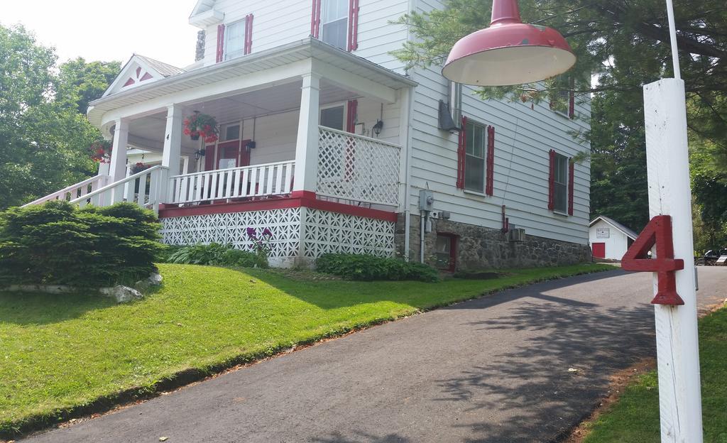 Bancroft Bed & Breakfast Bagian luar foto